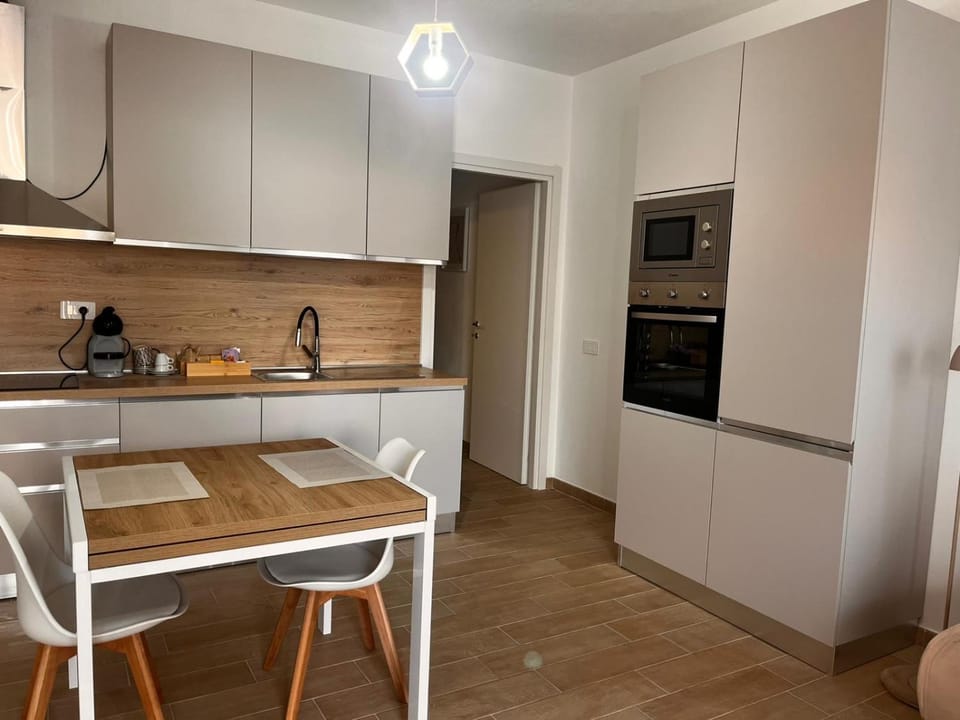 Kitchen or kitchenette, Dining area, Parking, oven, stove, toaster