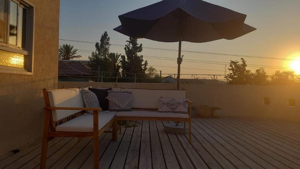 על הגג במדבר Apartment in South District