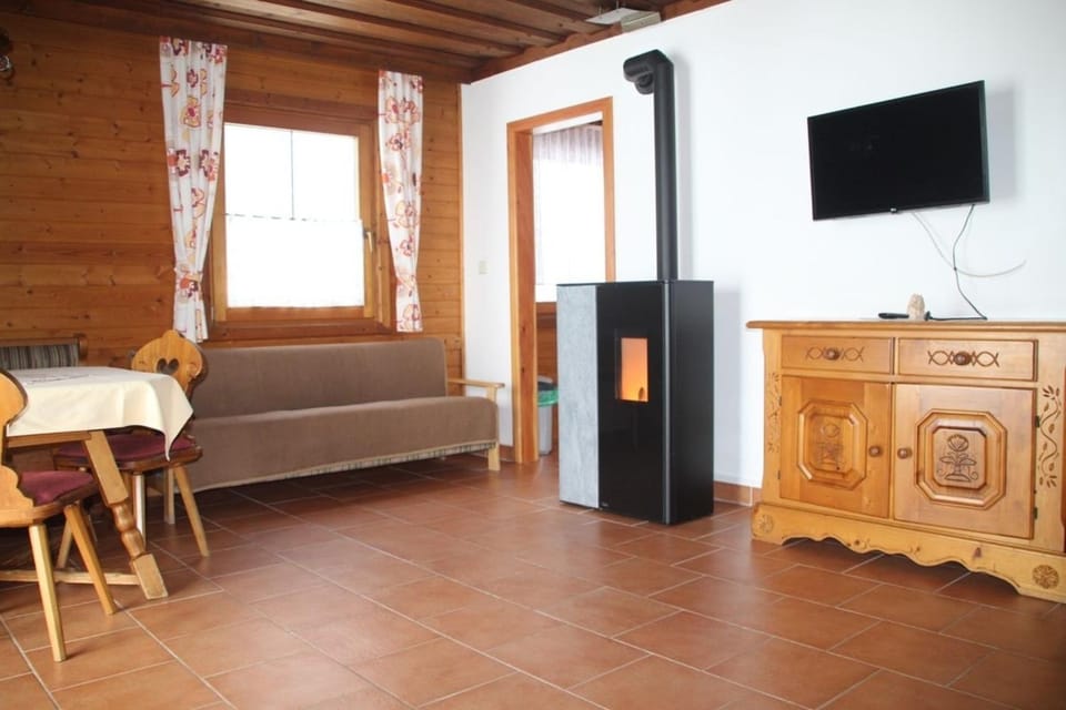 Langhans Hütte 2 House in Carinthia, Austria