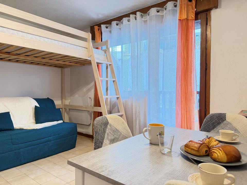 Bed, Living room, Dining area