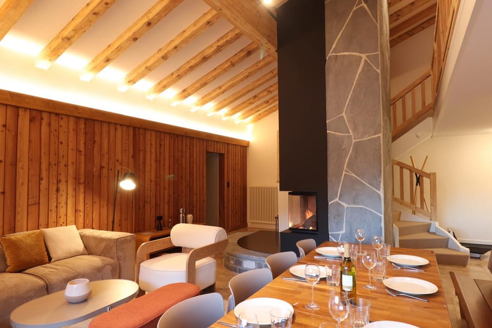 Living room, Seating area, Dining area