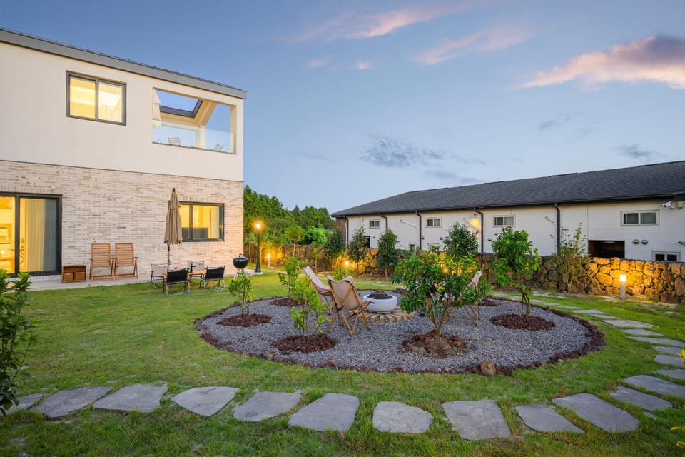 Property building, Day, Garden, Garden view