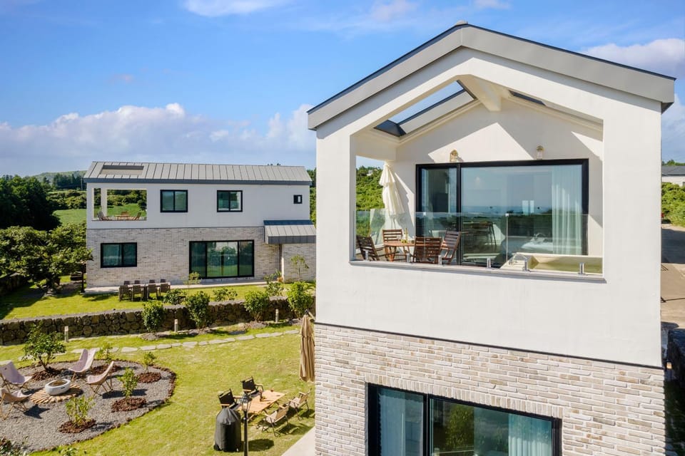 Property building, Patio, Day, Garden, View (from property/room), Balcony/Terrace