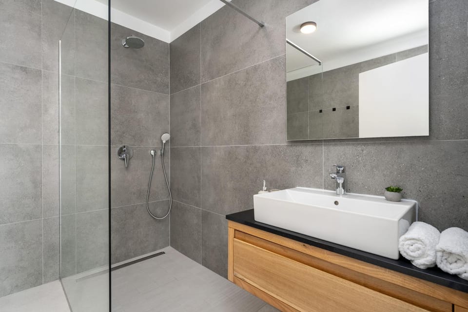 Shower, Bathroom, towels