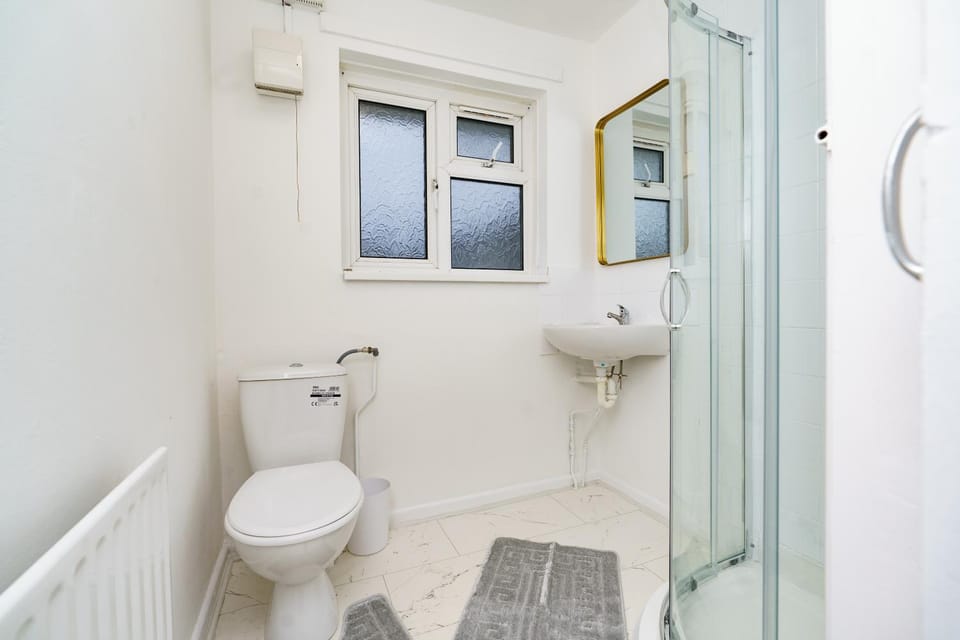 Open Mind Property- Hot Tub, Sleeps 9 & Free Parking House in Portsmouth