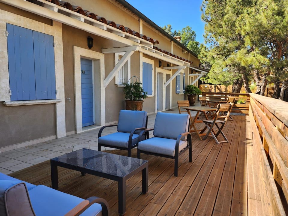 Property building, Garden, Balcony/Terrace