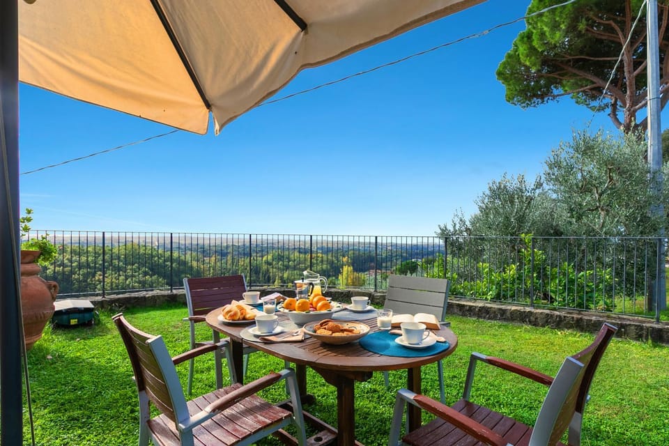 Garden, View (from property/room), Dining area