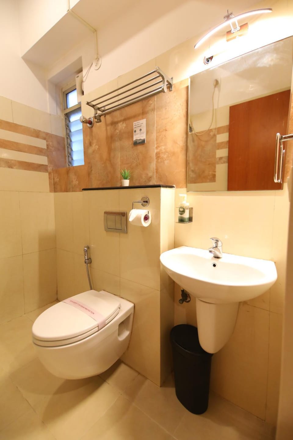 Shower, Toilet, Bathroom, bidet, towels