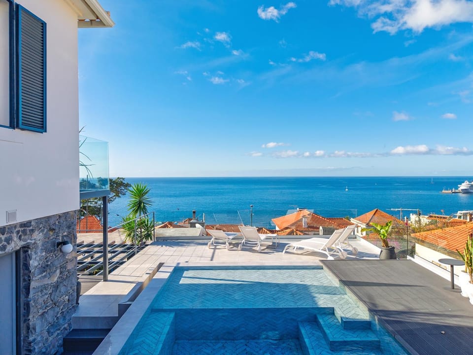 Patio, Day, Natural landscape, View (from property/room), Balcony/Terrace, Pool view, Sea view, Swimming pool, sunbed