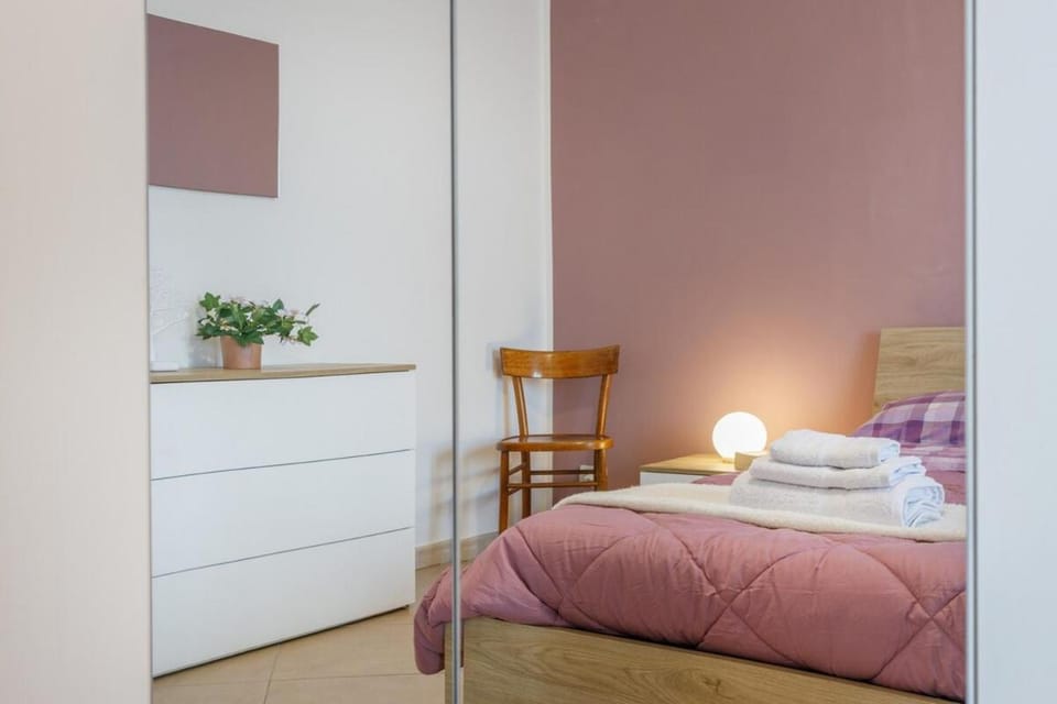 Romantic and confortable maison Parking & Wifi free Apartment in Modena