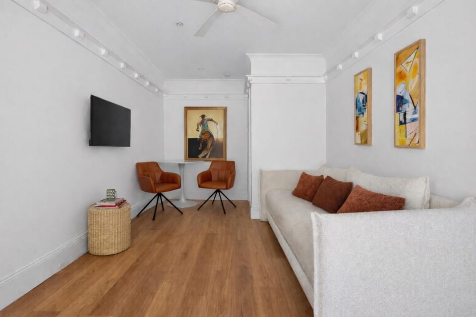 Quiet Beachside Manly Cottage - Walk Everywhere Apartment in Manly