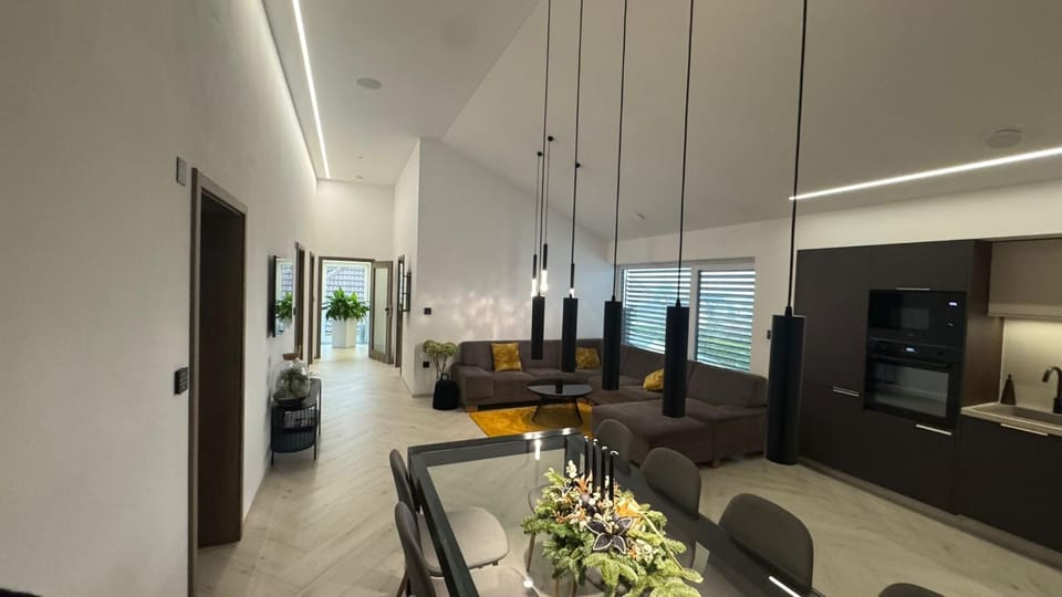 Communal lounge/ TV room, TV and multimedia, Coffee/tea facilities, Kitchen or kitchenette, Living room, Seating area