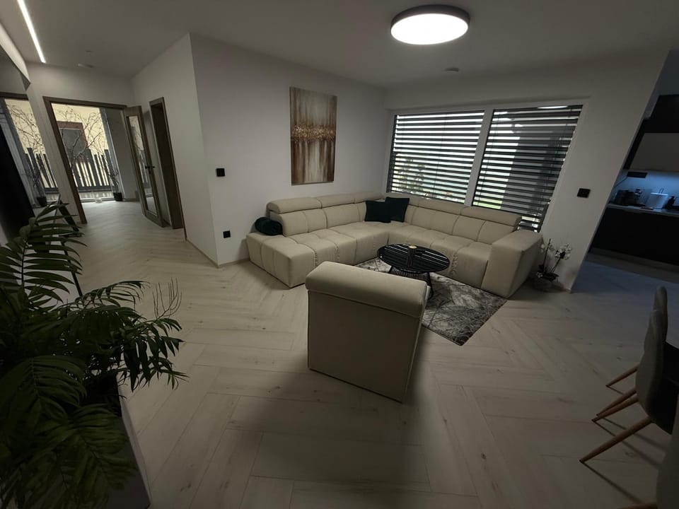 Communal lounge/ TV room, TV and multimedia, Living room, Seating area