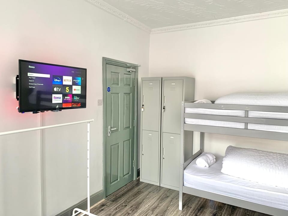 TV and multimedia, Bedroom, wardrobe