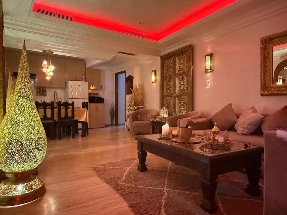 Moroccan style Soltana pool & central internet Apartment in Marrakesh