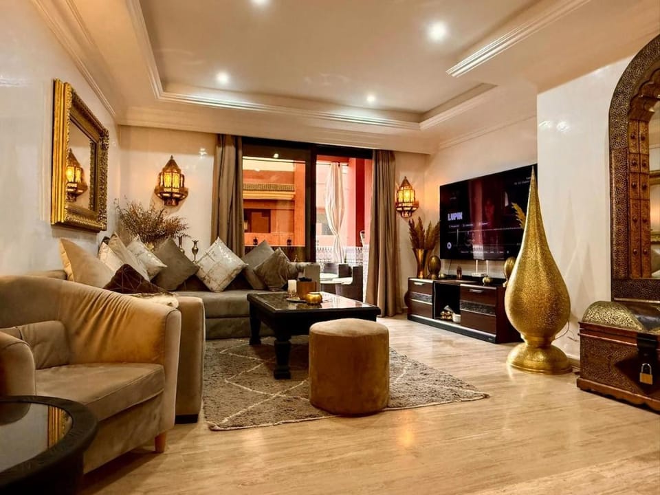 Moroccan style Soltana pool & central internet Apartment in Marrakesh