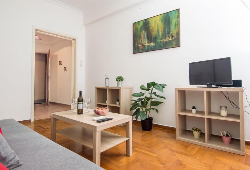 Sunny 1bd apartment just 1minute to Acropolis Apartment in Athens