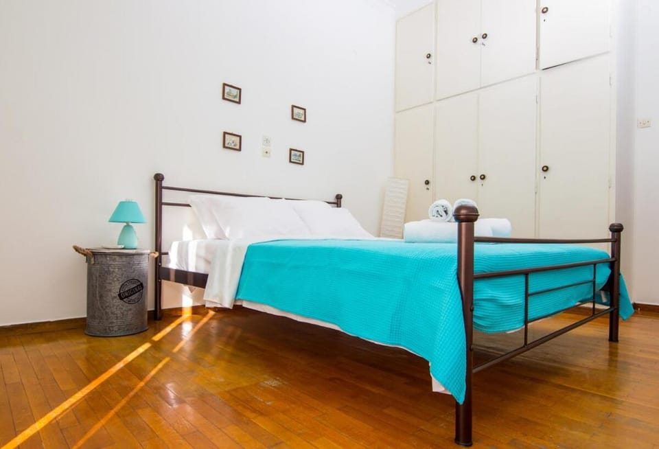 Sunny 1bd apartment just 1minute to Acropolis Apartment in Athens