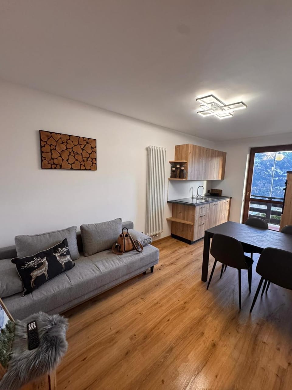 Kitchen or kitchenette, Living room, Seating area, Dining area, oven, stove