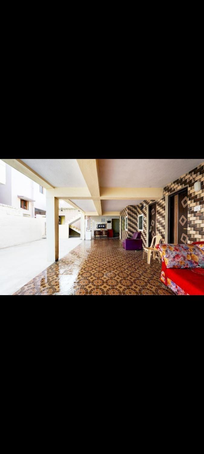 Hotel RR palace iyyapanthangal near Ramachandra hospital Hotel in Chennai
