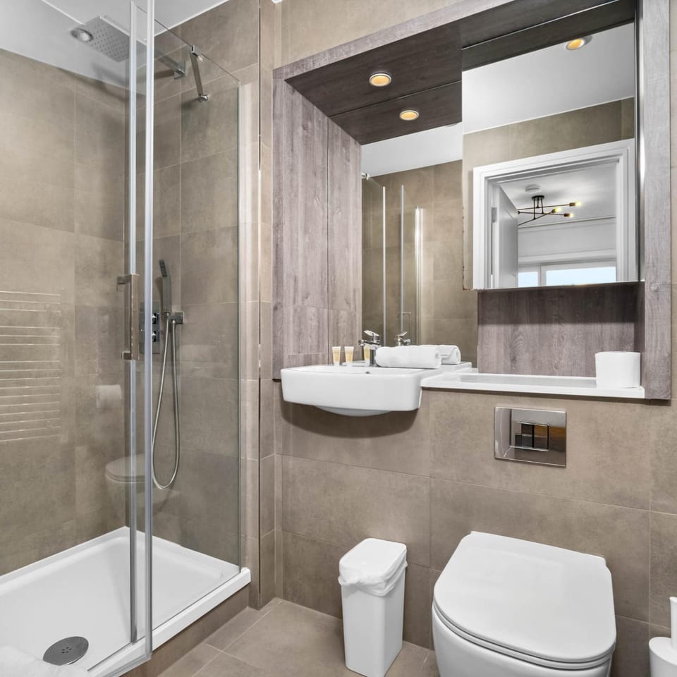 Toilet, Bathroom, towels