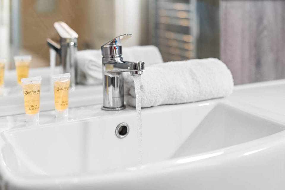 Bathroom, towels