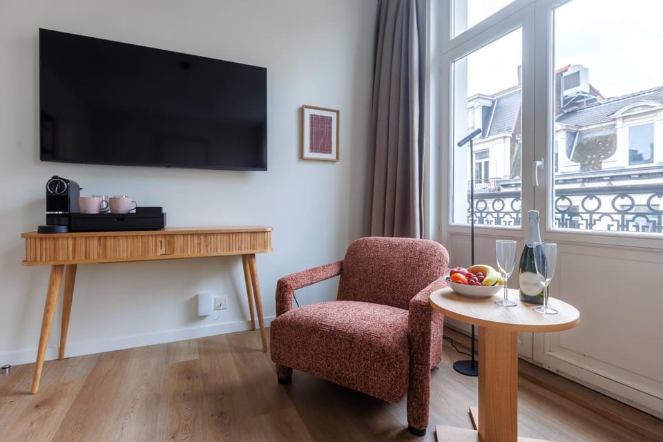 TV and multimedia, Seating area