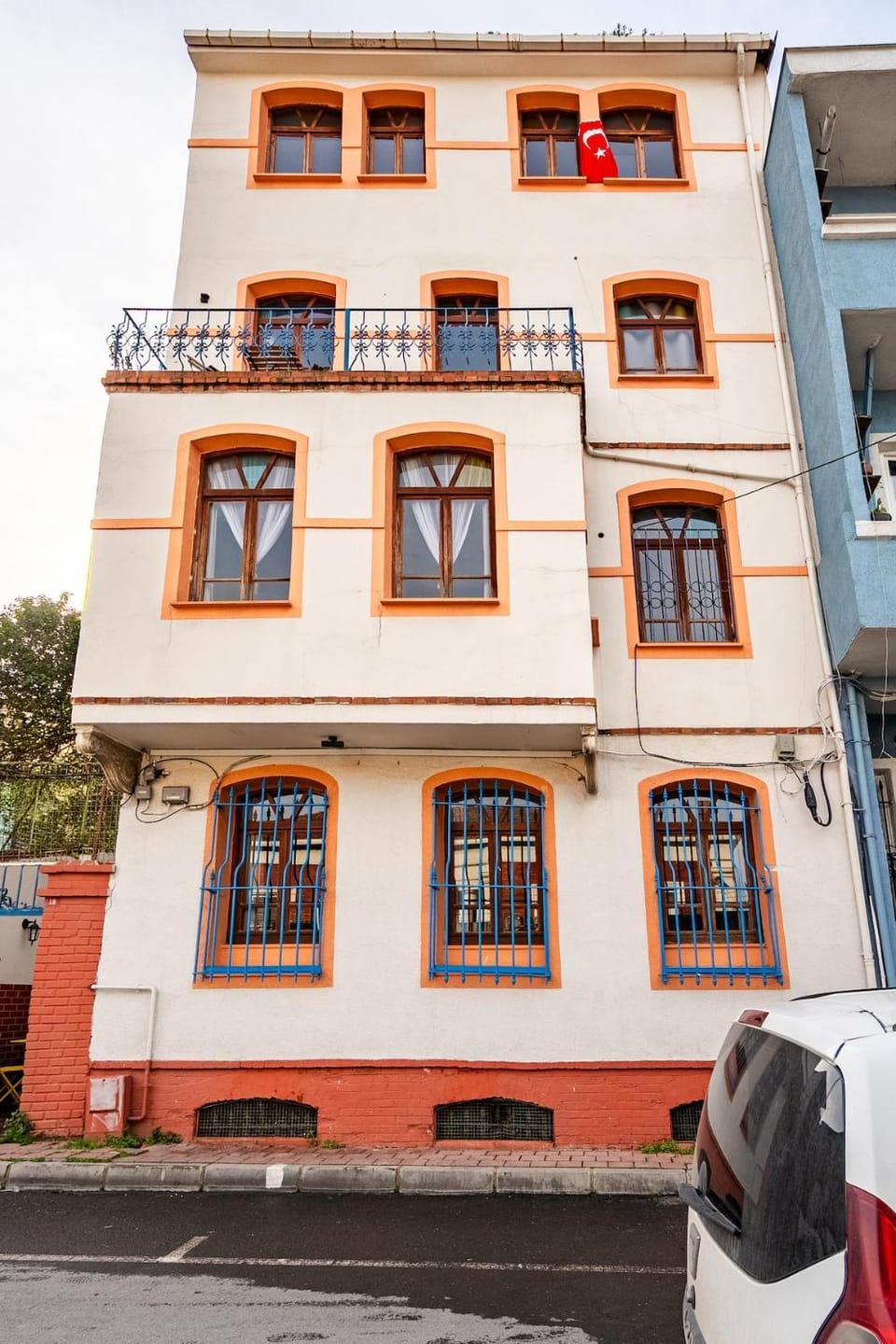 Property building, Day, Location, Parking