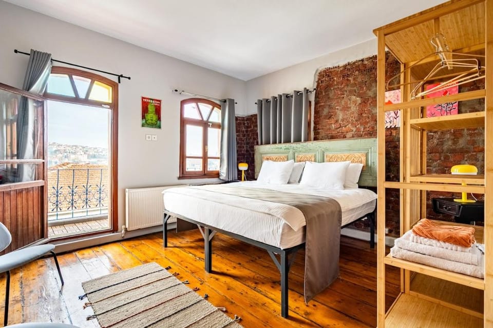 Bed, Kitchen or kitchenette, Living room, Photo of the whole room, Seating area, Bedroom, towels