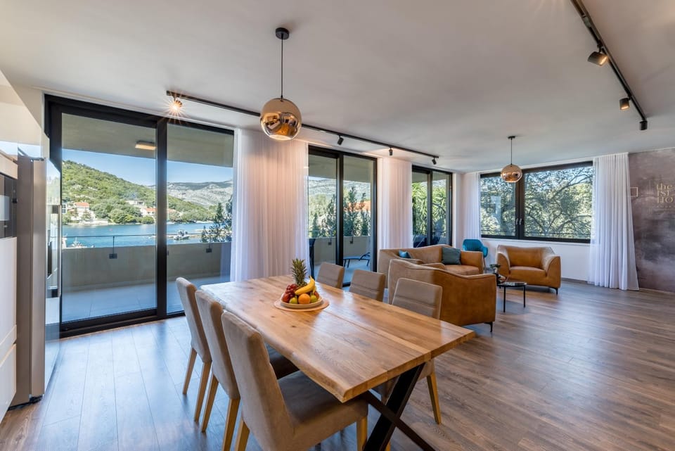 Living room, Seating area, Dining area