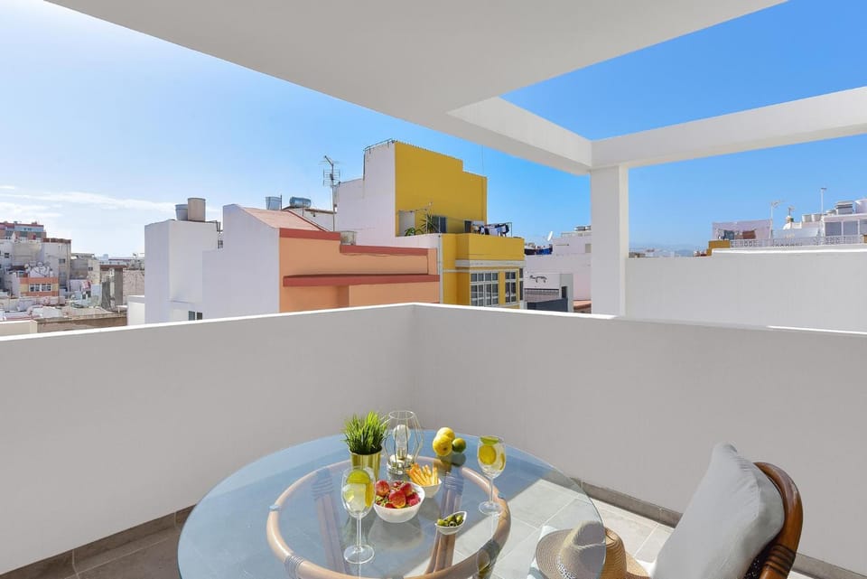 View (from property/room), Balcony/Terrace, Dining area, City view