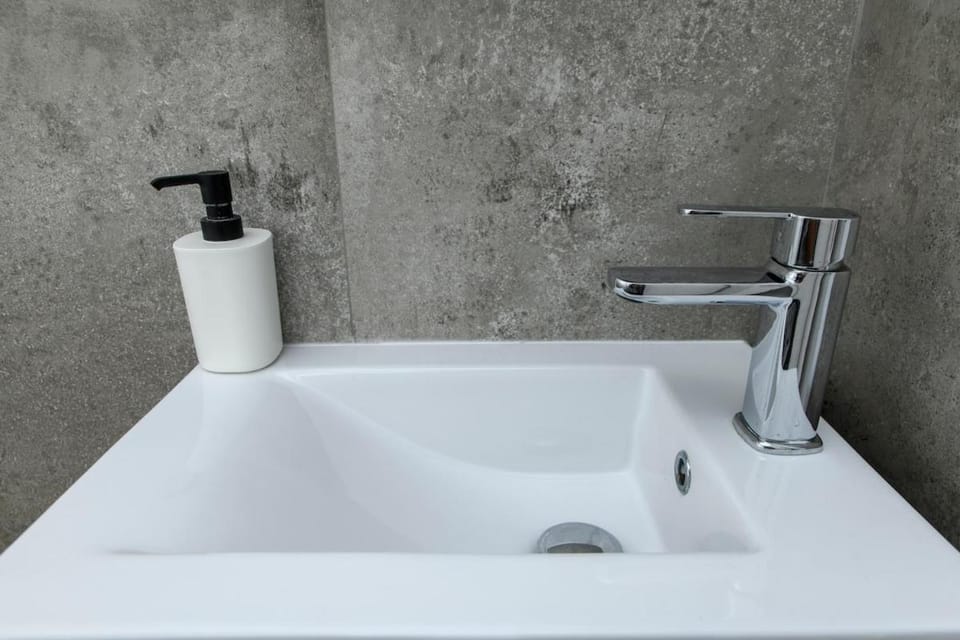 Bright 2BR by Pedieos Park, near Old Town Apartment in Nicosia City