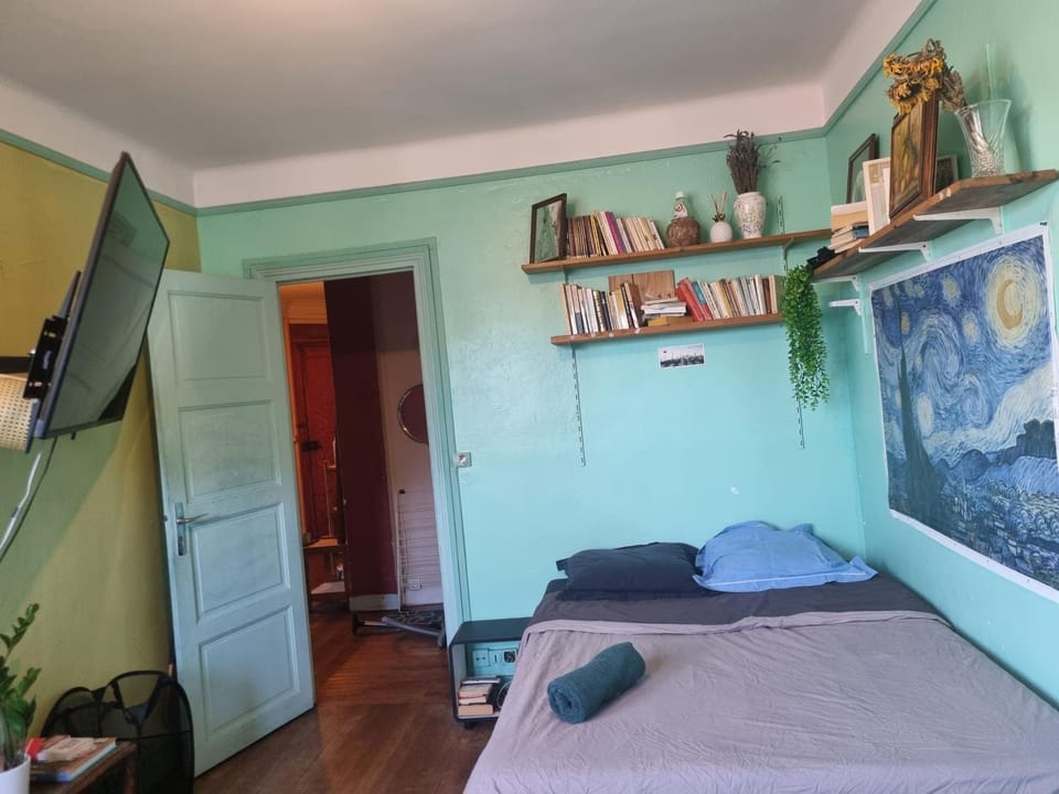 Appartement artistique Apartment in Paris