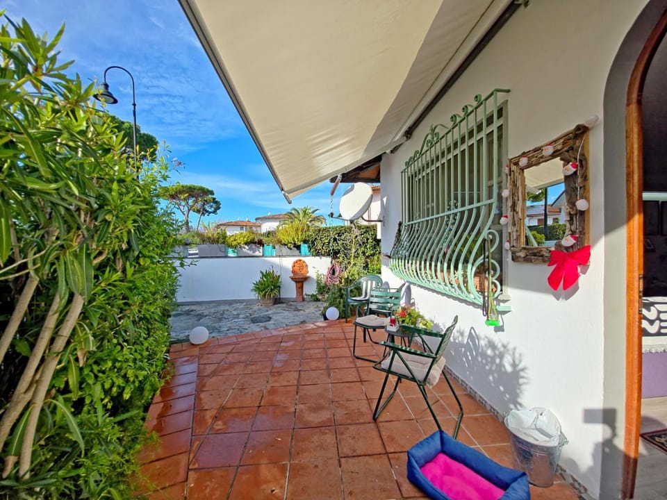 Property building, Garden, On site