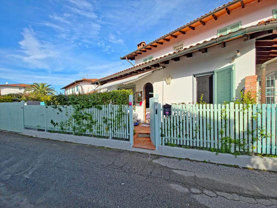 Property building, Garden, On site