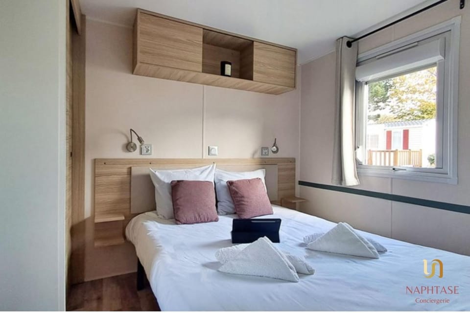 Spring, Bed, Bedroom