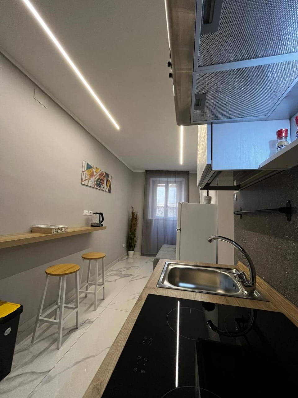Kitchen or kitchenette, Dining area, stove