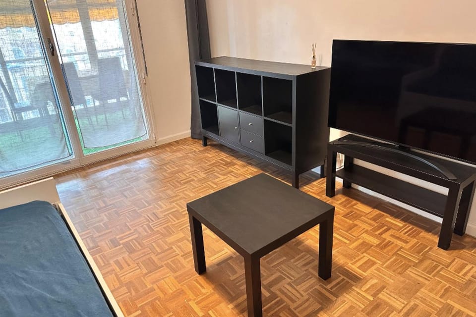 Studio with veranda 5min walk to the beach Apartment in Nice