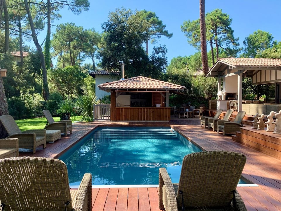 Property building, Patio, Swimming pool, kitchen