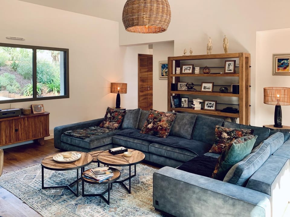 Communal lounge/ TV room, Living room, Seating area