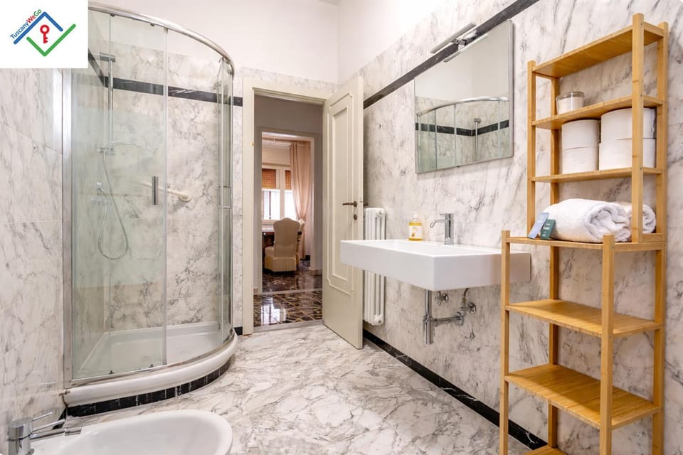 Shower, Bathroom, towels