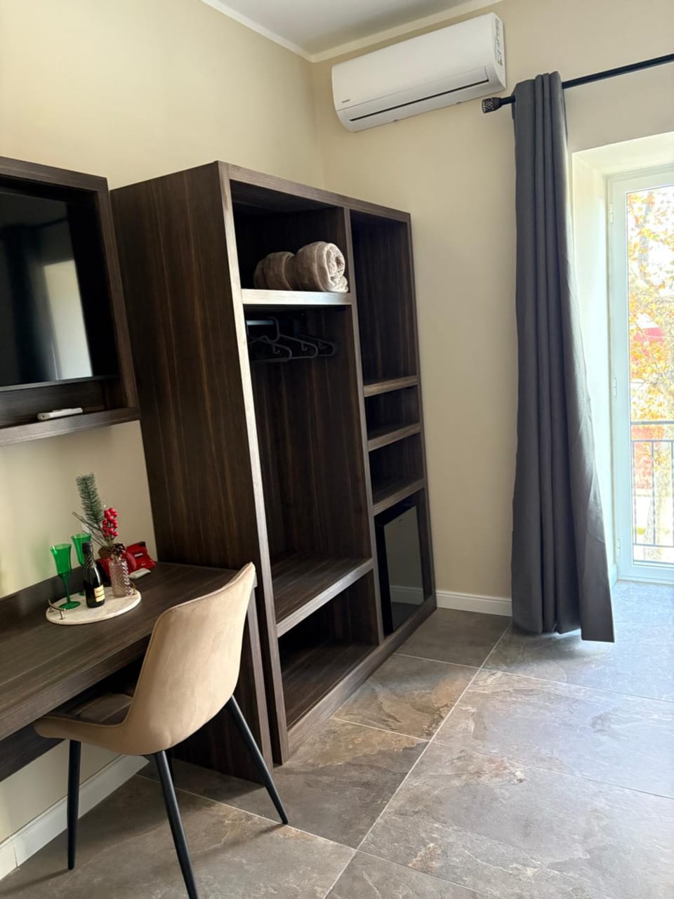 wardrobe, air conditioner