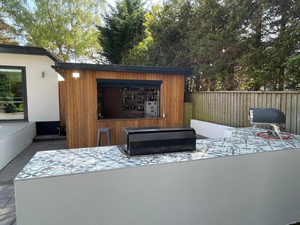 BBQ facilities, Lounge or bar