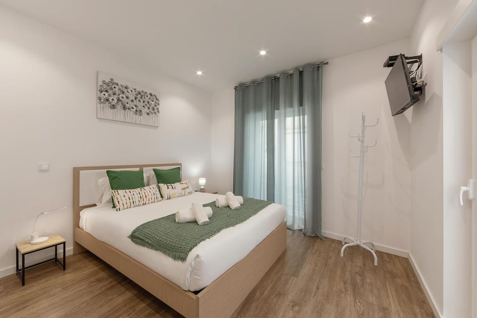 Bed, TV and multimedia, Bedroom, towels, wardrobe
