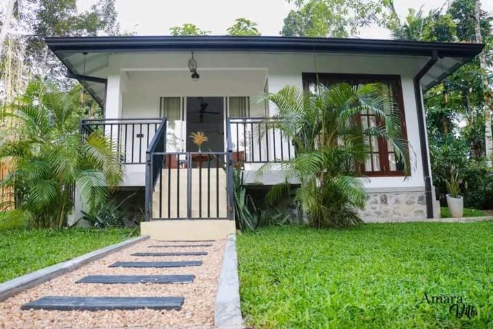 Property building, Day, Natural landscape, Garden, Garden view