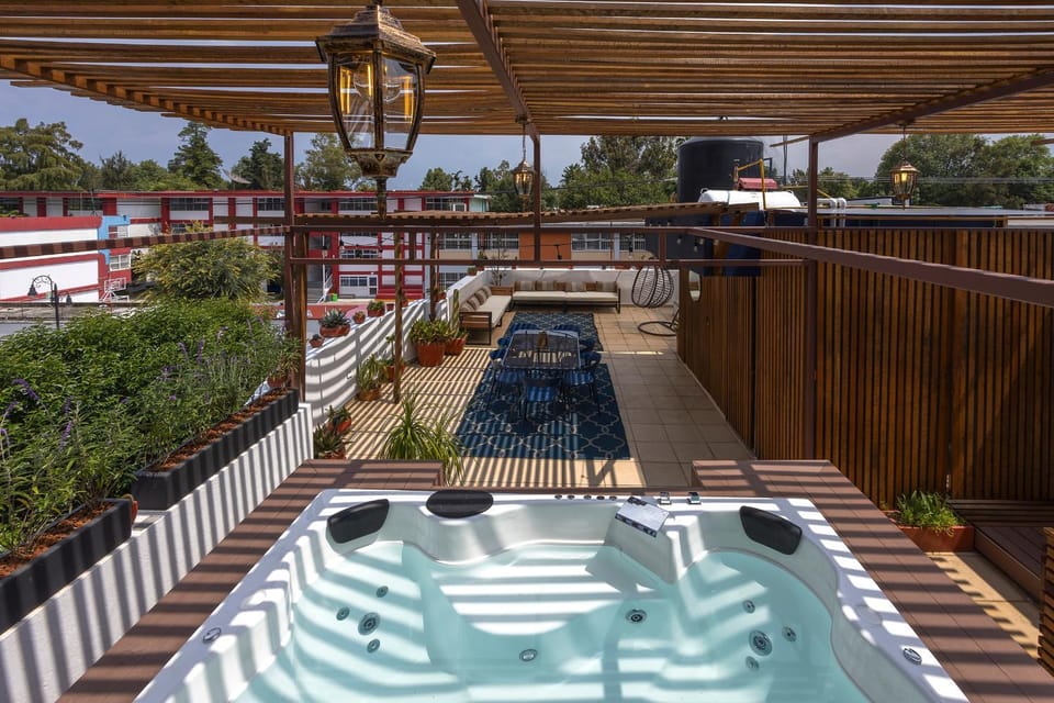 Hot Tub, Swimming pool