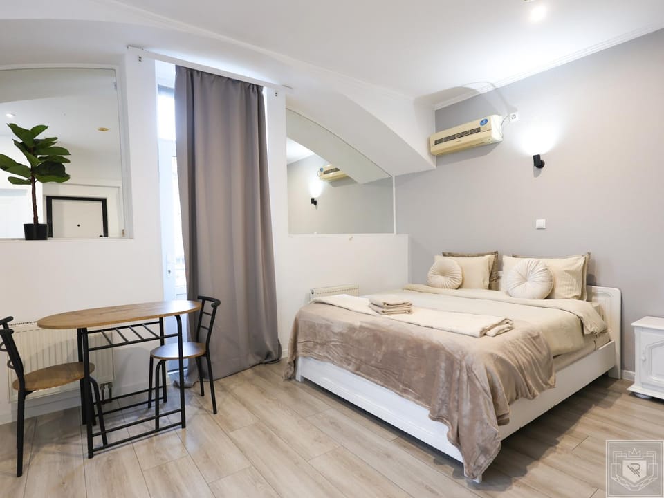 Renthouse ApartHotel Room #10 Apartment in Chișinău
