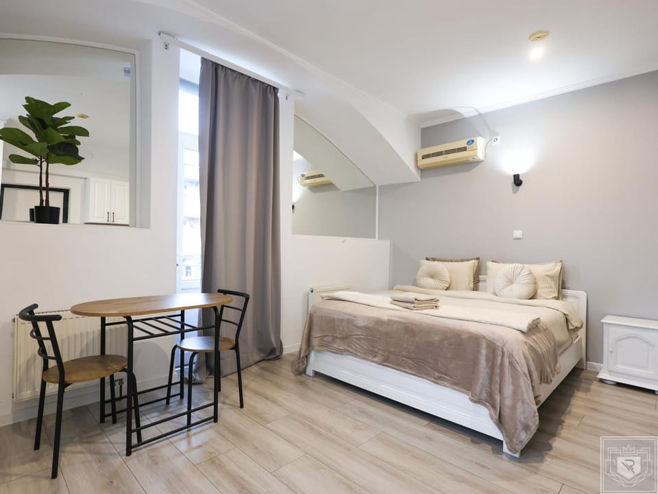 Renthouse ApartHotel Room #10 Apartment in Chișinău