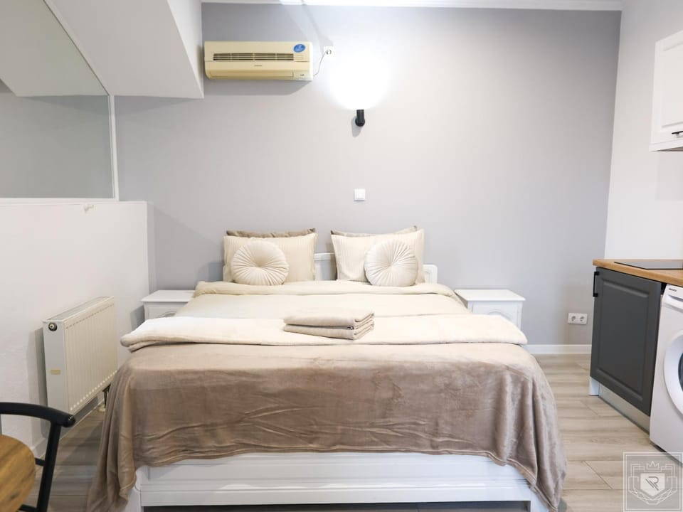 Renthouse ApartHotel Room #10 Apartment in Chișinău