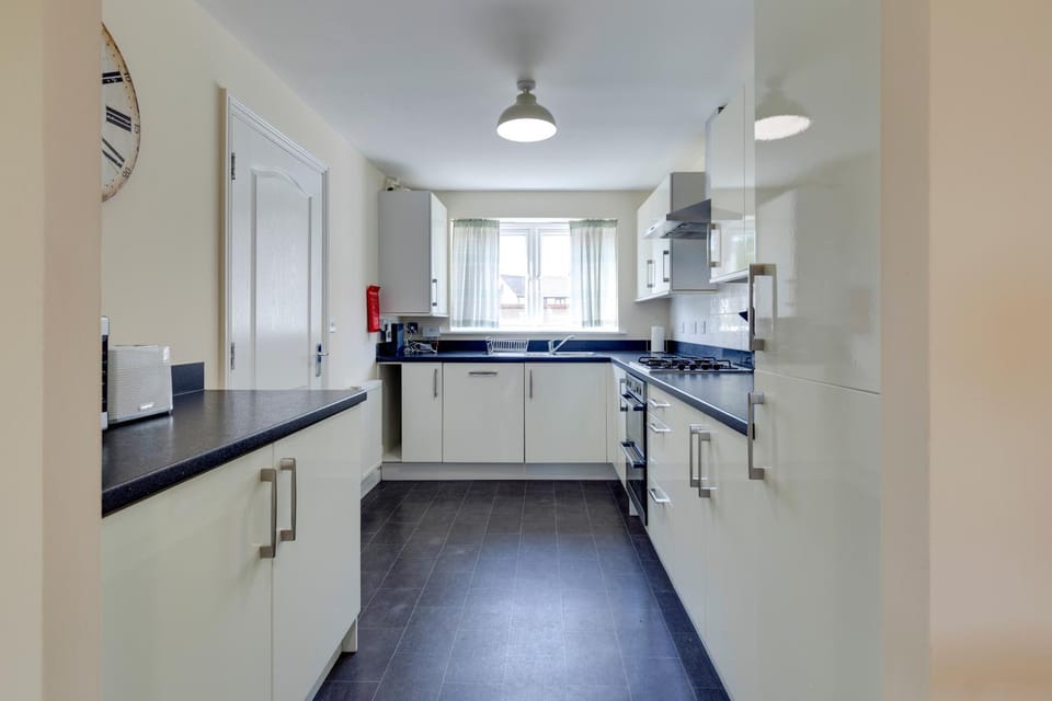 Kitchen or kitchenette, dishwasher
